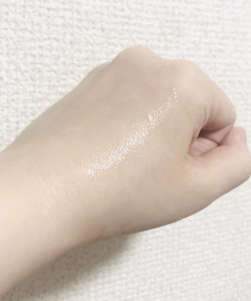 medicubeエクソソームショットPDRNテクスチャー塗り広げたイメージ
