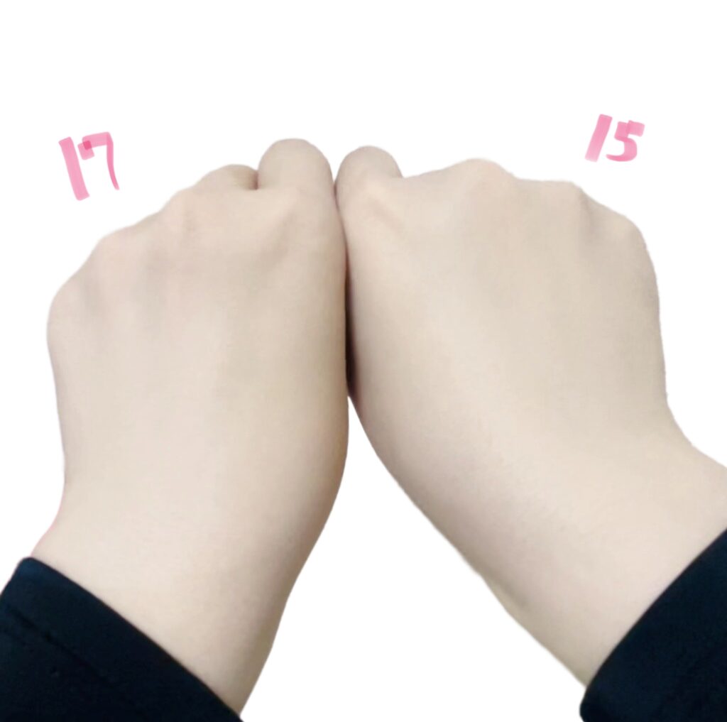 BANILA COホワイトクッション
15と17の色の違い