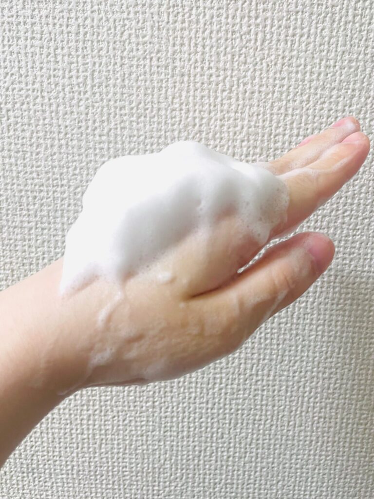 medicube PDRN ピンクジェルトゥフォームクレンザー 泡立ち① 【5か月使用】medicube PDRNピンクジェルトゥフォームクレンザーを正直レビュー|脂性肌の朝洗顔におすすめ? iNaの日記帳